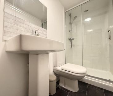 2 bedroom end of terrace house to rent - Photo 3