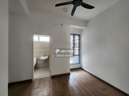 Partly Furnished 2 storey Garland Residence Kota Emerald Rawang For Rent - Photo 3