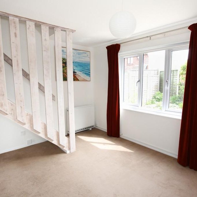 1 bedroom mews to rent - Photo 1