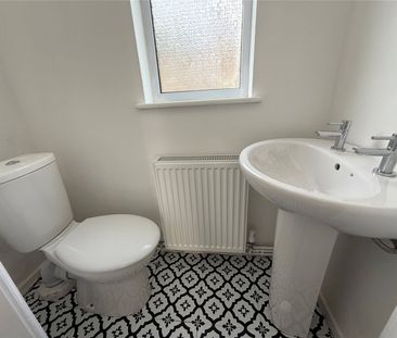 Kingswood Road, Tadworth, Surrey, KT20 5EE - Photo 5