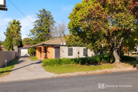 COMFORTABLE FAMILY HOME WITH SHED AND SWIM SPA - Photo 4