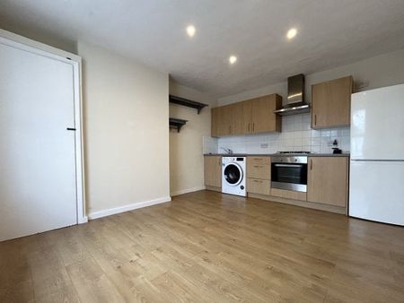 Brunswick Road, Shoreham-by-Sea, BN43 2 bedroom flat to rent - Photo 4