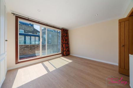 3 bedroom mews to rent - Photo 3