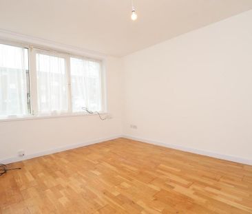3 bedroom flat to rent - Photo 2