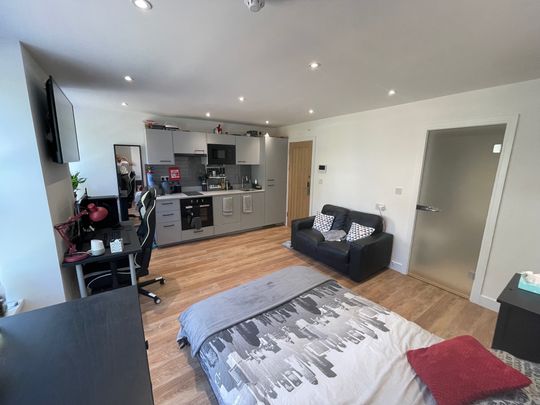 High Quality High Specification Student House - Individual Self Contained Suites - Photo 1