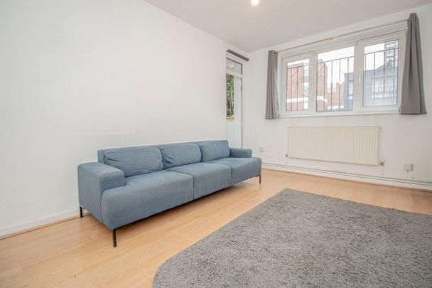 3 bedroom Flat To Let - Photo 1