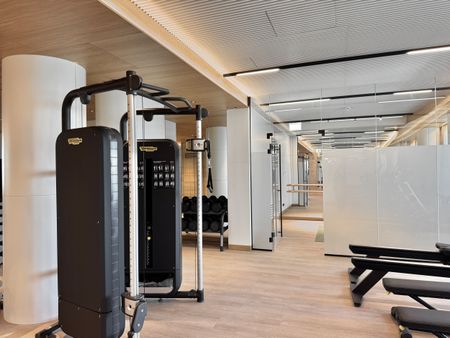 Luxuriöses 3-Zimmer Apartment mit atemberaubenden Blick auf die Donau! Pool, Spa, Fitness vorhanden - Photo 3