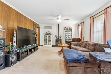 Open the Door to Family-Friendly Living in Aberfoyle Park - Photo 3