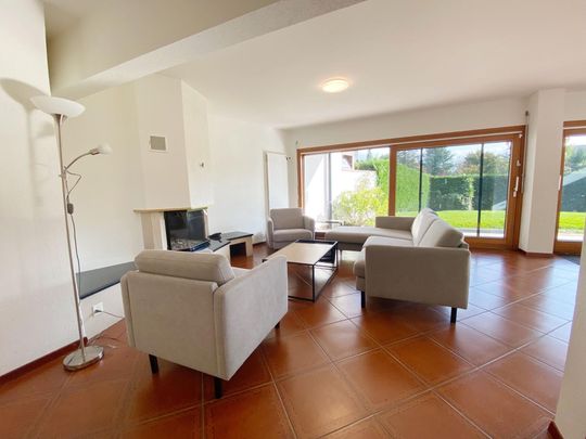 Beautiful semi-detached villa with 6.5 rooms in Pregny-Chambésy. - Photo 1