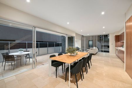 Sophisticated Urban Retreat in the Heart of Richmond - Photo 3