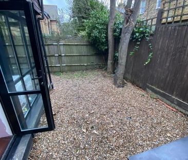 Room in a Shared Flat, Rush Common Mews, SW2 - Photo 6