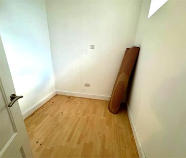 3 Bedroom House - Mid Terrace for Rent - Photo 3