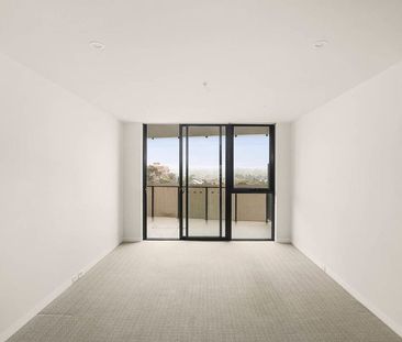 Modern Apartment with City Views in Prime Location - Photo 5