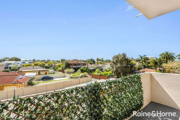 Newly Renovated 2 Bedroom Unit - Photo 1