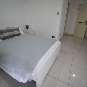 Flat 83, Samara Plaza, LS2 9DU, Leeds - Photo 2