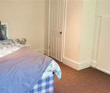 4 bedroom flat to rent - Photo 4