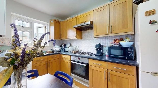 Room in a Shared Flat, Grundy St, E14 - Photo 1