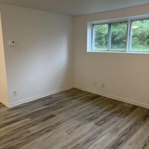 3 1/2 Saint-Bruno-de-Montarville, centre -ville,1100$/mois - Photo 2