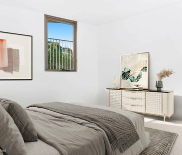 Spacious Two-Bedroom Apartment with Large Private Courtyard - Photo 2