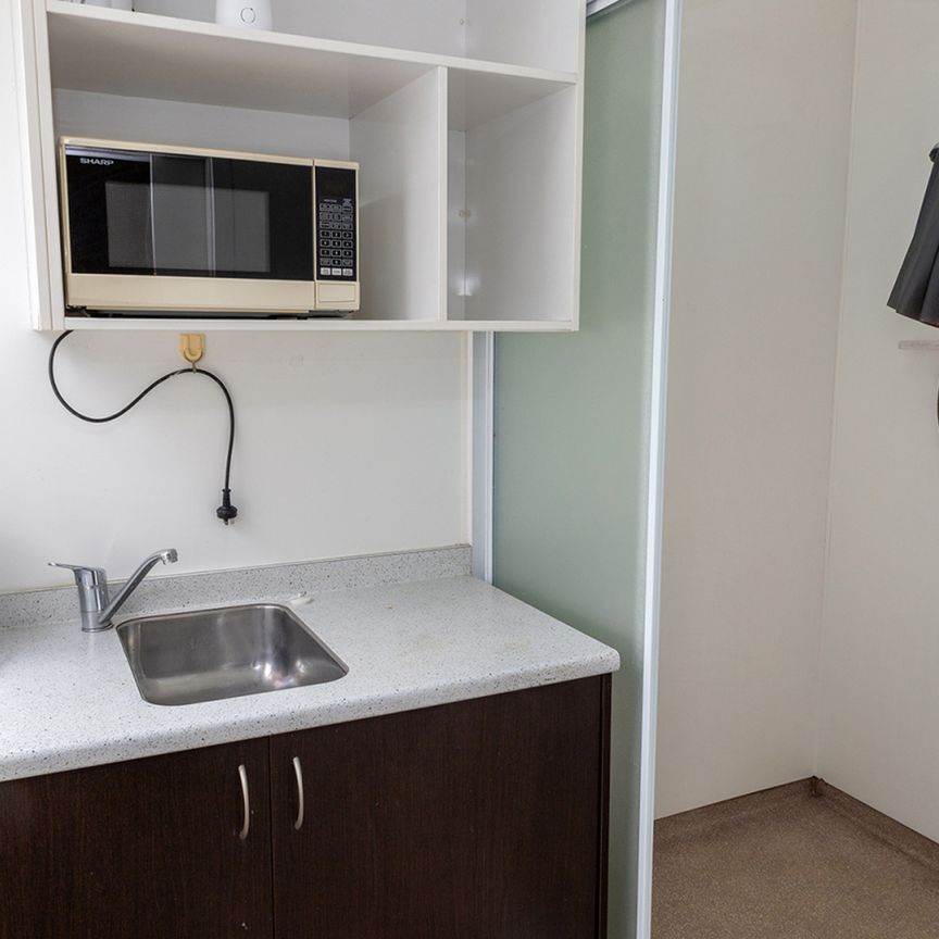 Boarding House Room – Ideal for Single Working Professional - Photo 1