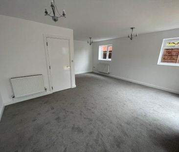 4 bedroom semi-detached house to rent - Photo 2
