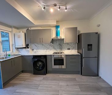 3 Bed Semi-Detached House, Birchen Grove, NW9 - Photo 6