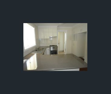 Great 2 Bedroom Villa in Handy Location - Photo 4