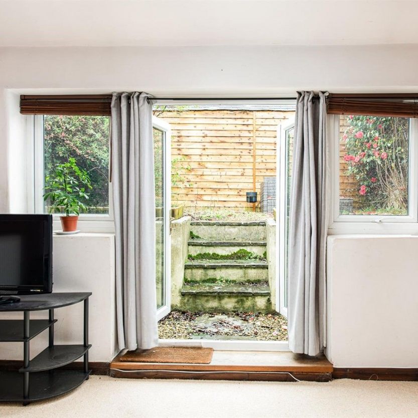 Buckingham Place, Downend, BS16 - Photo 1
