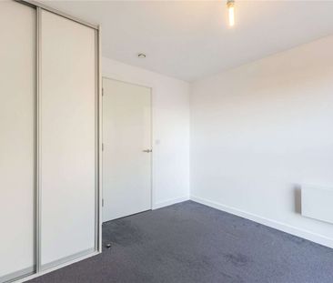 Modern Two Double Bedroom Apartment with ALLOCATED PARKING in a hig... - Photo 5