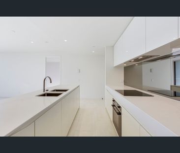 3204/24 The Lanes Boulevard, Mermaid Waters, Qld 4218 - Photo 4