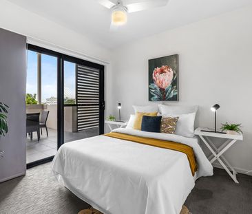 Top Floor North Facing Stylish Apartment - Photo 6