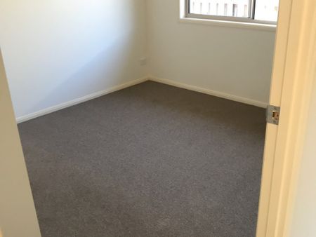 Fully Air-Conditioned Large Home - Photo 5