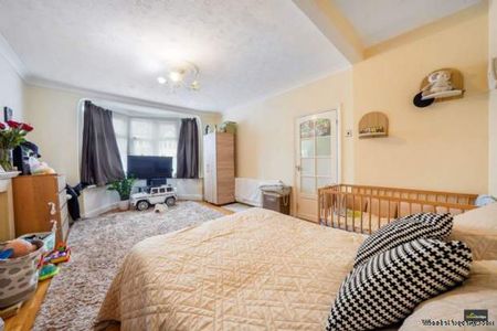 3 bedroom property to rent in Ilford - Photo 3