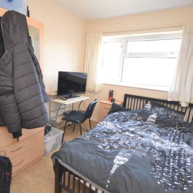 3 Bed Flat, Loughborough Road, NG2 - Photo 1