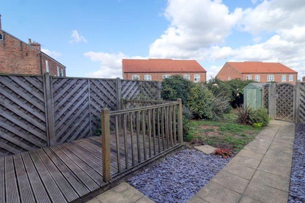 3 bedroom terraced house to rent - Photo 1