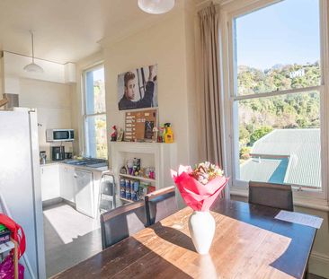 6 Bedroom Flat - New Addition Double Glazing for 2026 !! - Photo 4