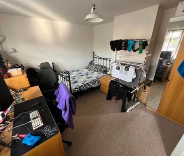 Canberra Grove, Filton - Photo 2