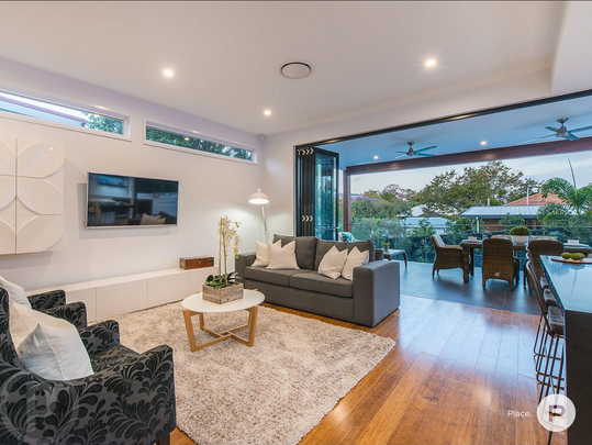 27 Glanosmond Avenue, Camp Hill QLD 4152 - House For Rent | Domain - Photo 1