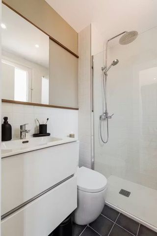 Rambla de Prat, Barcelona, Catalonia 08012 - Photo 4