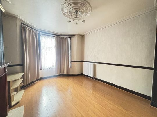 4 bedroom flat to rent - Photo 1