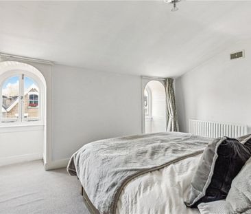 Excellent top floor, two bedroom apartment which is well situated j... - Photo 6