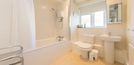 Modern Apartment - Photo 5