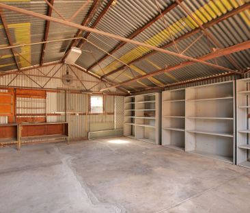 Fresh, Bright & Move-in Ready Three Bedroom Home! - Photo 2