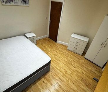 6 bedroom house of multiple occupation to rent - Photo 3