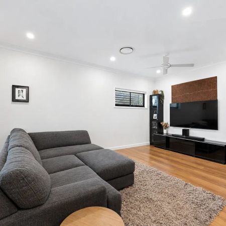 Modern Three-Bedroom Townhouse with Space, Style & Convenience - Photo 2