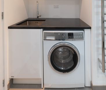 Stunning Fully Furnished Apartment in Viaduct Point - Photo 4