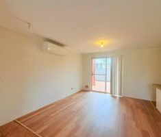 Spacious 3-Bedroom Villa with Modern Amenities - Photo 2