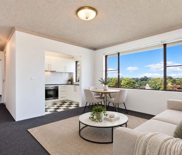 TOP FLOOR APARTMENT WITH PRIVATE BALCONY & EXPANSIVE AREA VIEWS! - Photo 1