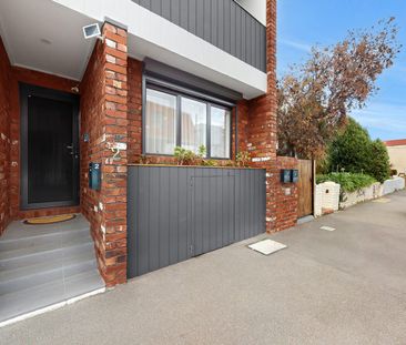 Stylish 3 bedroom townhouse plus Study Nook and 4x AC's - Photo 1