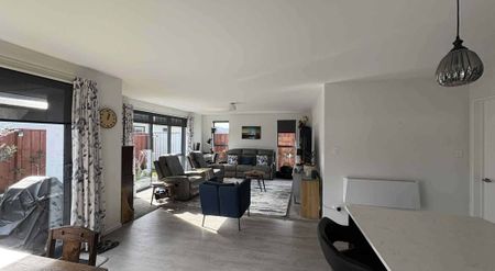 Modern 3-Bedroom Home in Fantastic Location - Photo 4